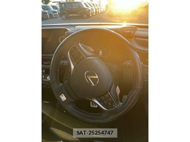 Lexus ES 2023-07 8659896-14