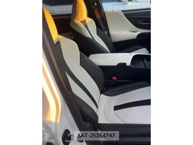 Lexus ES 2023-07 8659896-25