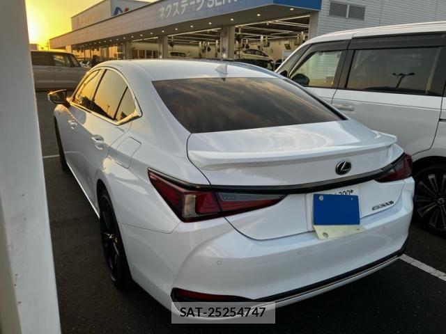 Lexus ES 2023-07 8659896-3