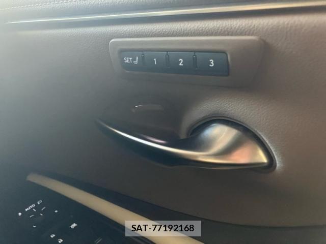 Lexus ES 2019-01 8659904-20