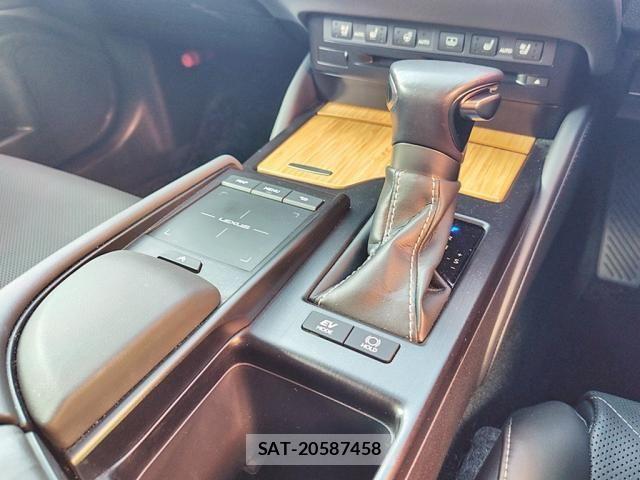 Lexus ES 2019-01 8685829-27