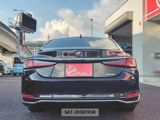 Lexus ES 2019-01 8685829-4