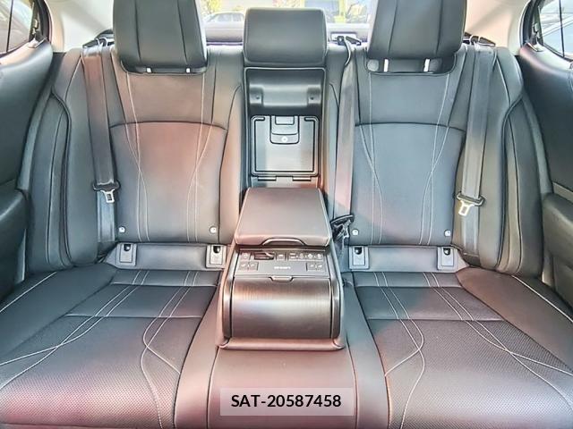 Lexus ES 2019-01 8685829-7
