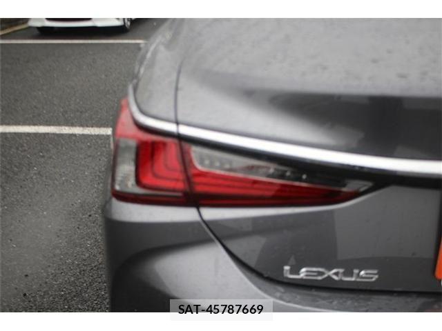 Lexus ES 2020-10 8743369-11