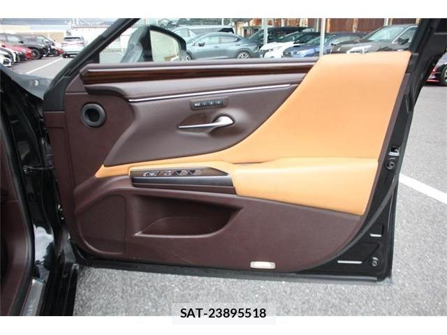 Lexus ES 2019-11 8743370-27