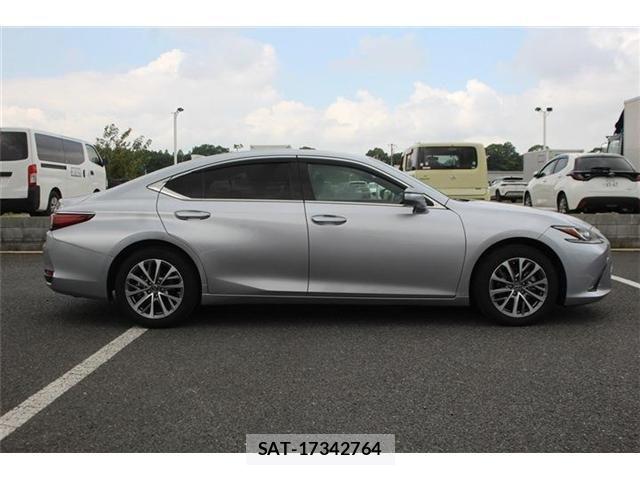 Lexus ES 2024-10 8743368-16