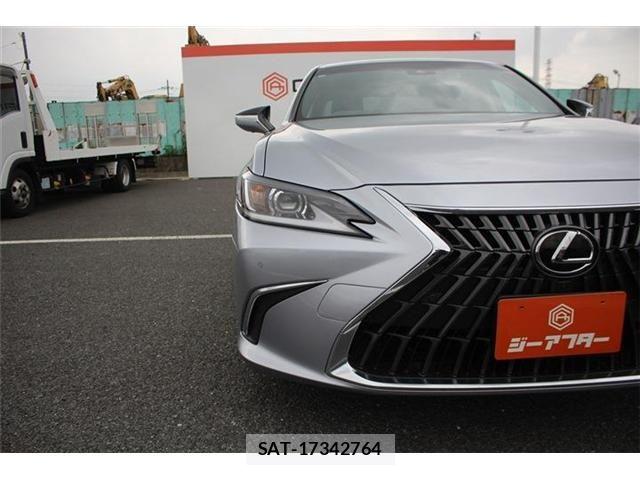 Lexus ES 2024-10 8743368-23
