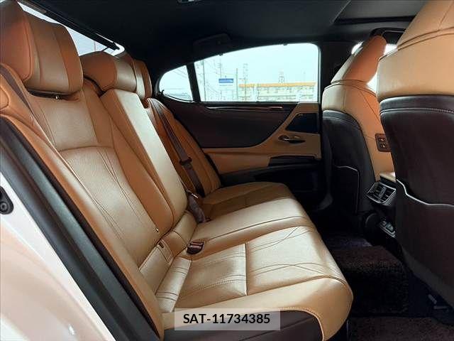 Lexus ES 2020-03 8743371-18