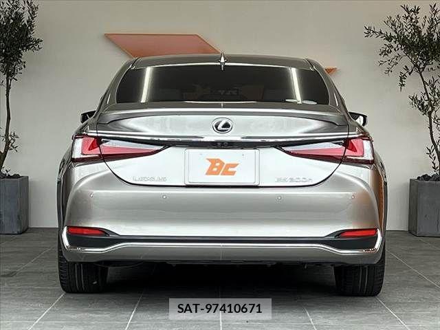 Lexus ES 2021-01 8796449-13