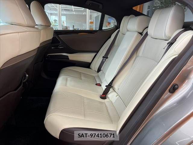 Lexus ES 2021-01 8796449-18