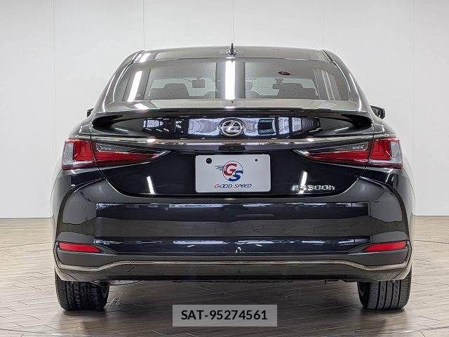 Lexus ES 2023-08 8796447-15