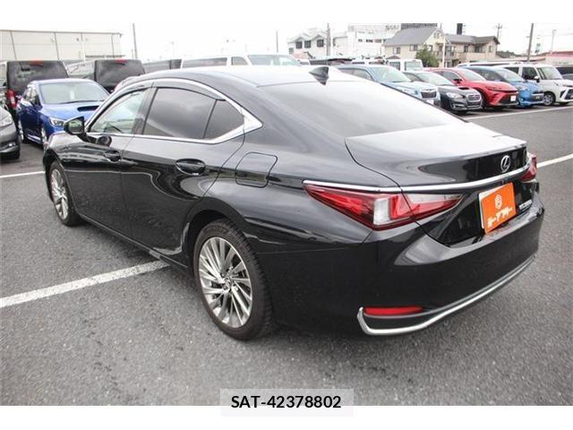 Lexus ES 2023-01 8796446-11