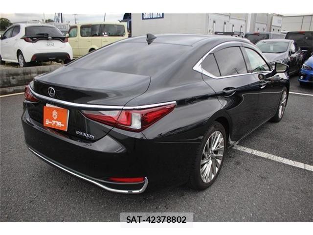Lexus ES 2023-01 8796446-13