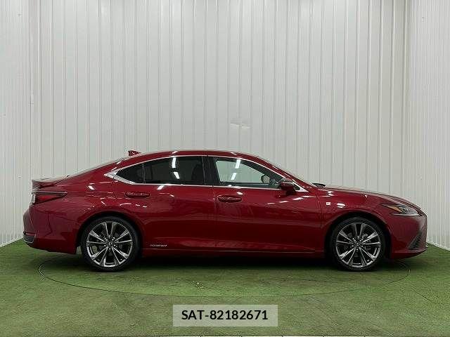 Lexus ES 2018-10 8796450-17