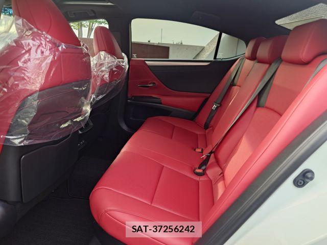 Lexus ES 2021-08 8849567-23