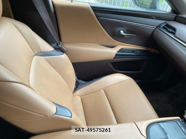 Lexus ES 2018-12 8849566-12