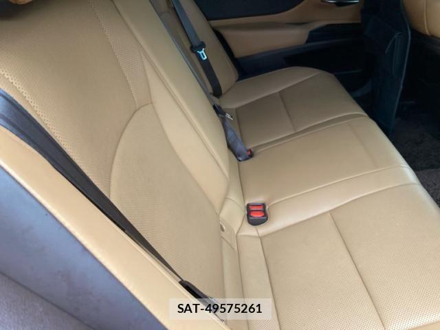 Lexus ES 2018-12 8849566-13