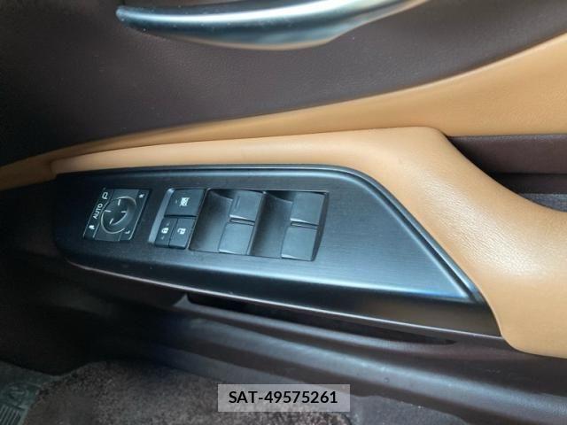 Lexus ES 2018-12 8849566-21