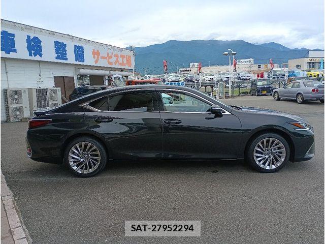 Lexus ES 2023-08 8880469-12