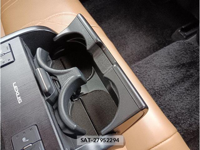 Lexus ES 2023-08 8880469-13