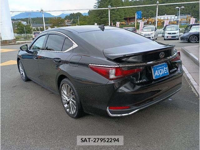Lexus ES 2023-08 8880469-1