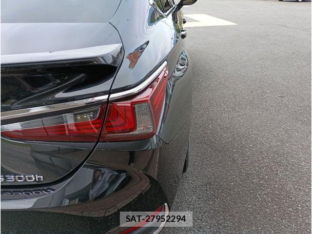 Lexus ES 2023-08 8880469-3