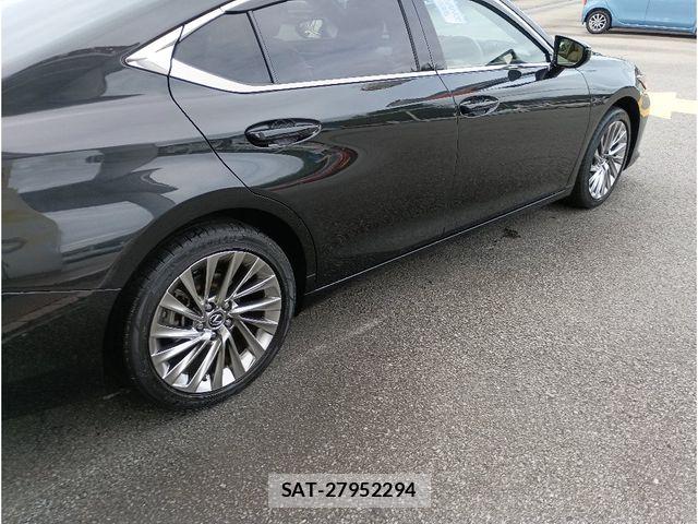Lexus ES 2023-08 8880469-4
