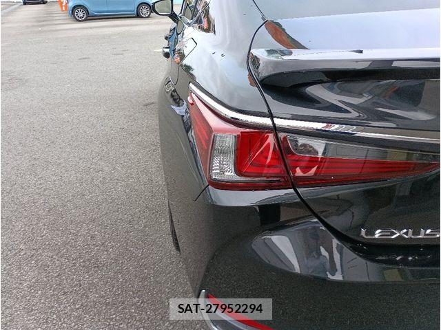 Lexus ES 2023-08 8880469-5