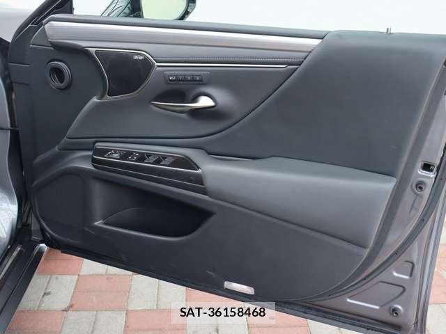 Lexus ES 2018-10 8880468-23