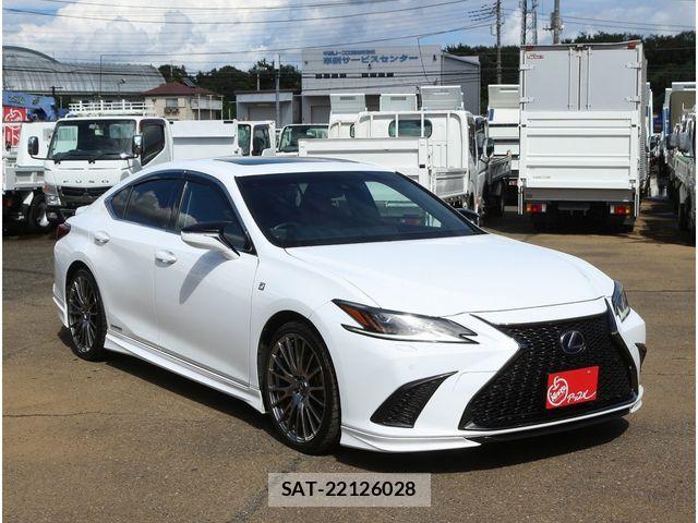 Lexus ES 2018-11 8883833-24