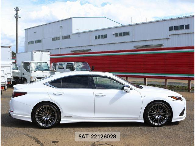 Lexus ES 2018-11 8883833-25