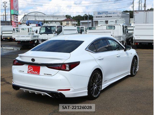 Lexus ES 2018-11 8883833-26