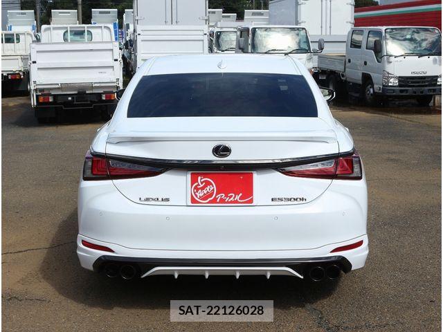 Lexus ES 2018-11 8883833-27