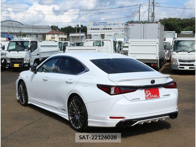 Lexus ES 2018-11 8883833-28