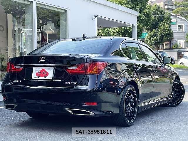 Lexus GS 2012-07 8208343-2