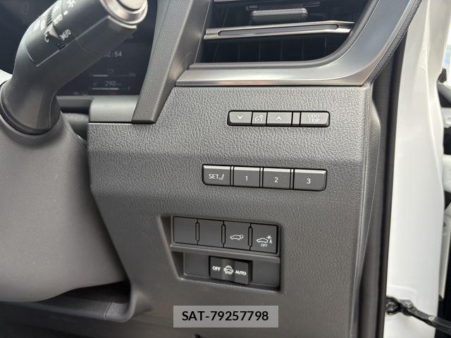 Lexus GX 2025-11 8562422-15