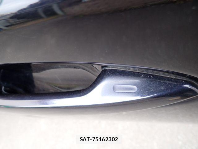 Lexus HS 2013-07 3674462-10