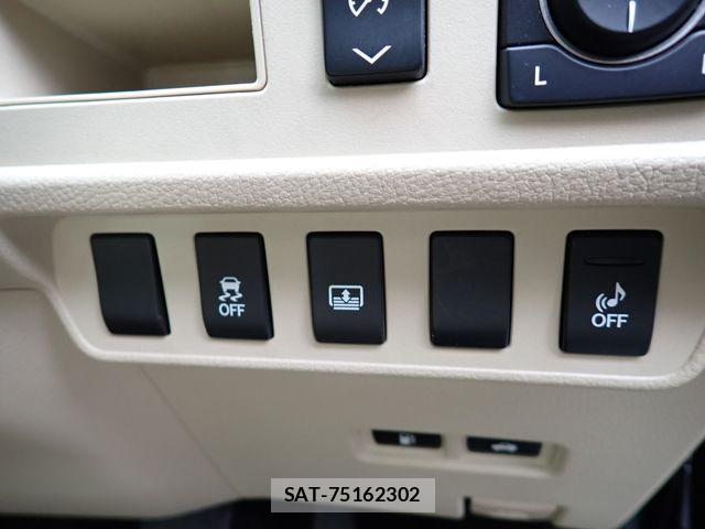 Lexus HS 2013-07 3674462-13