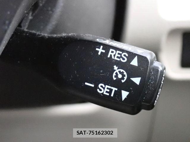 Lexus HS 2013-07 3674462-14