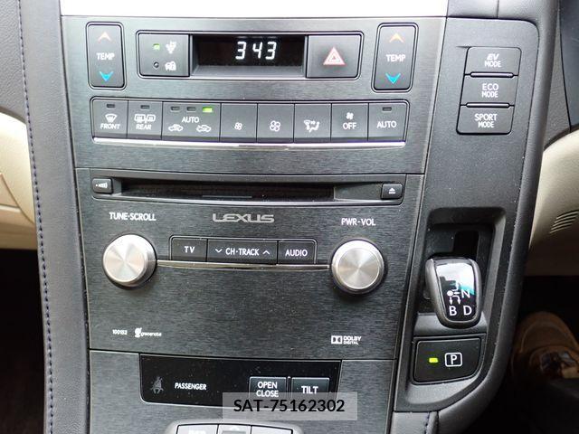 Lexus HS 2013-07 3674462-15