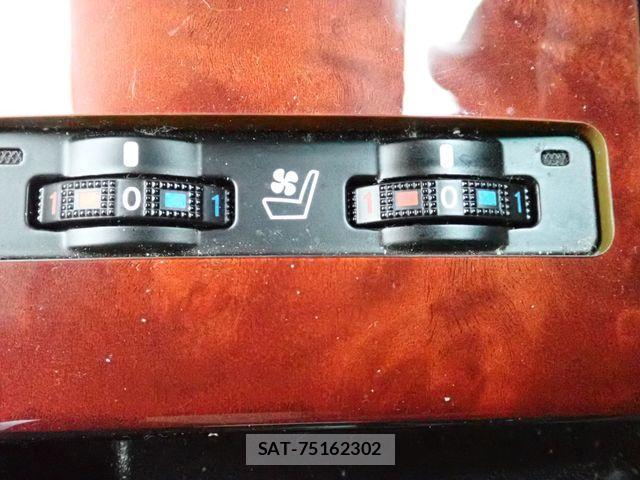 Lexus HS 2013-07 3674462-16
