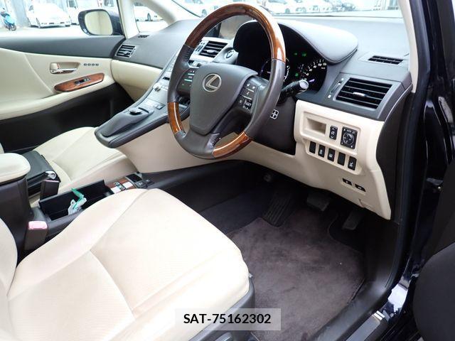Lexus HS 2013-07 3674462-1