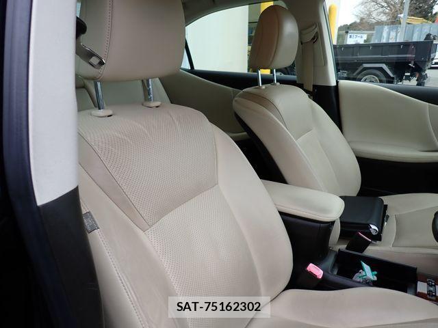 Lexus HS 2013-07 3674462-22