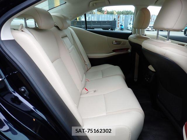Lexus HS 2013-07 3674462-23