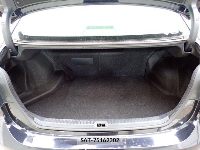 Lexus HS 2013-07 3674462-24