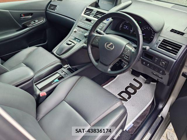 Lexus HS 2017-01 3934653-10