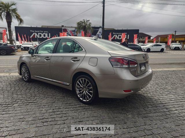 Lexus HS 2017-01 3934653-3