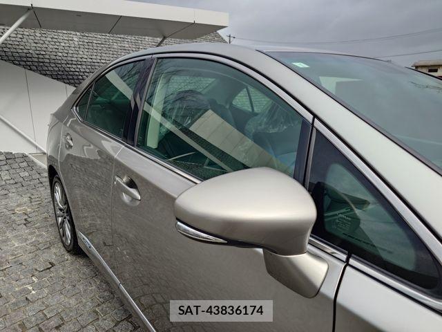 Lexus HS 2017-01 3934653-4