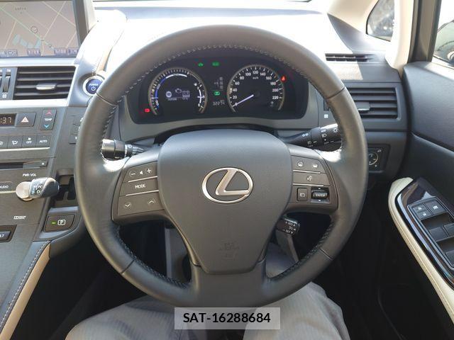 Lexus HS 2014-07 4326165-12