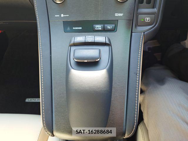 Lexus HS 2014-07 4326165-17